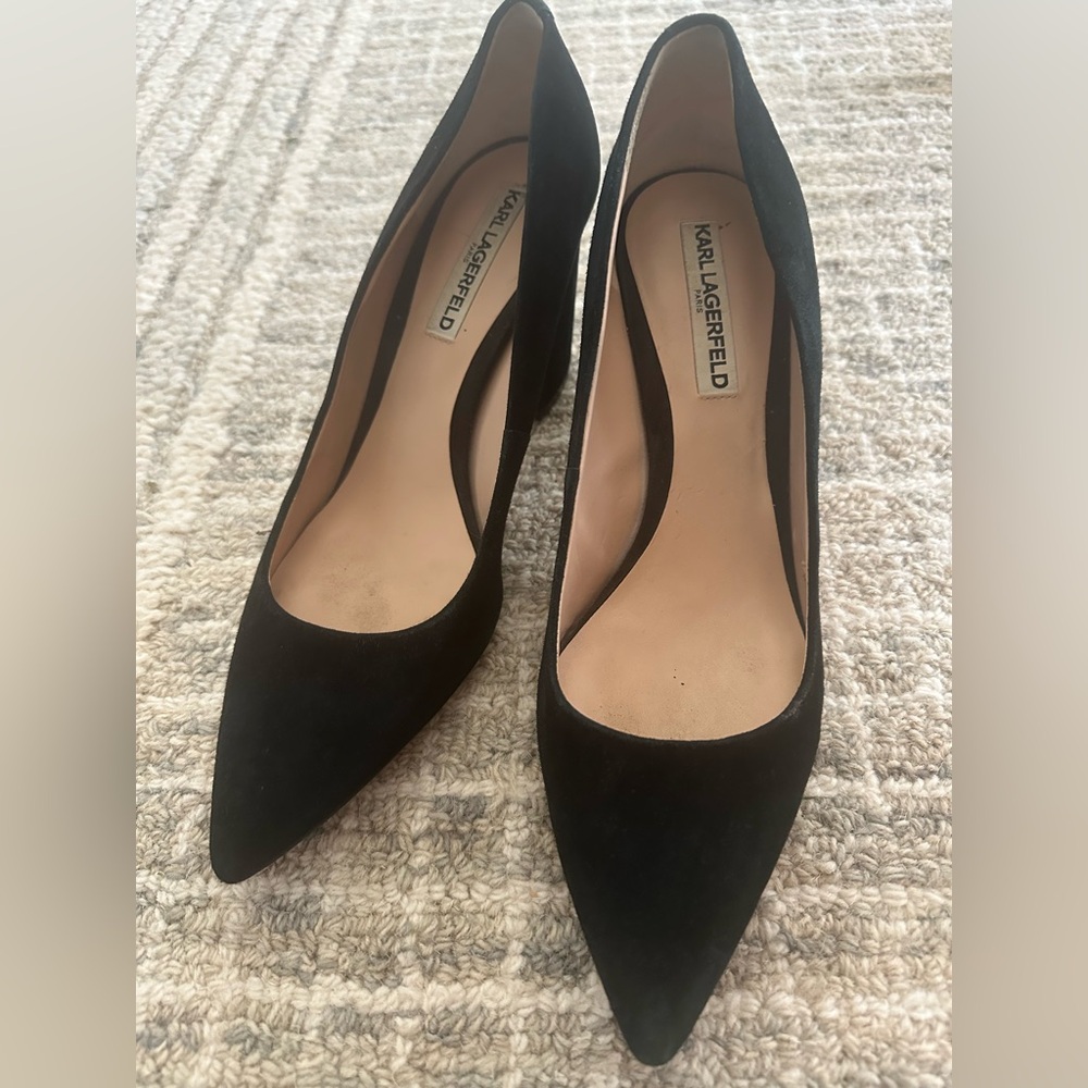 Karl Lagerfeld size 9.5 black suede pumps